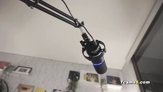 Gorgeous Latina trans fuck her asshole with dildo