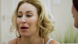 Hot Lesbian Babes in Heat Licking Pussy