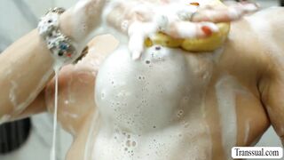 TS Stepmom fucks the big cock of delivery man