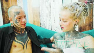 Alt beauty Anuskatzz stuffs Nahluu's pussy