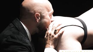 Faithful servant gets rewarded by hardcore anal