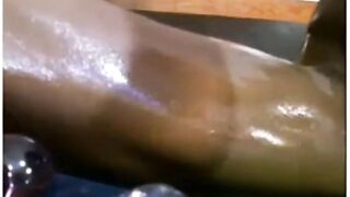 Ebony amateur with big pussy lips on cam.