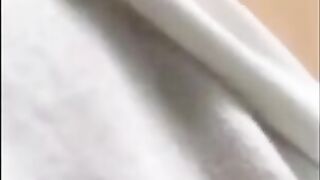 Anne plays with her wet pussy on Periscope